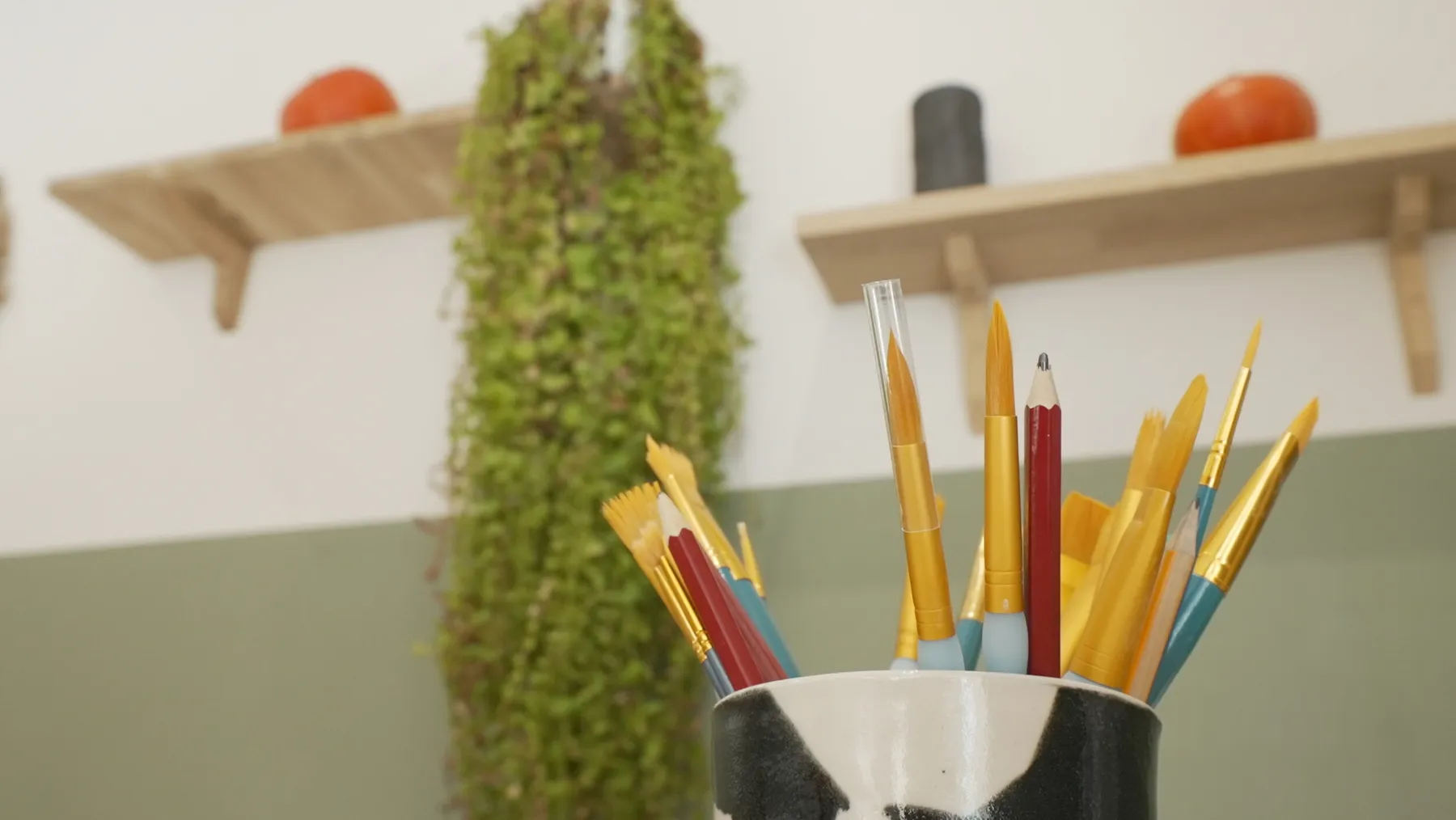 Découvrez la décoration sur céramique avec Véronique et Christine - Image n°3 - Wecandoo