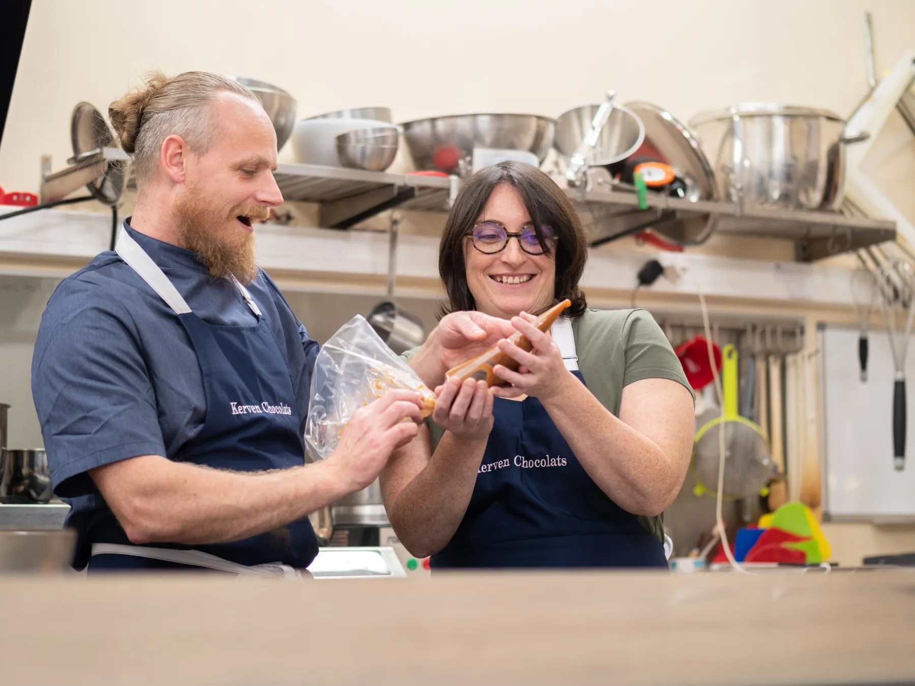 Réalisez vos bonbons au chocolat avec Liza et Thomas-David - Image n°3 - Wecandoo