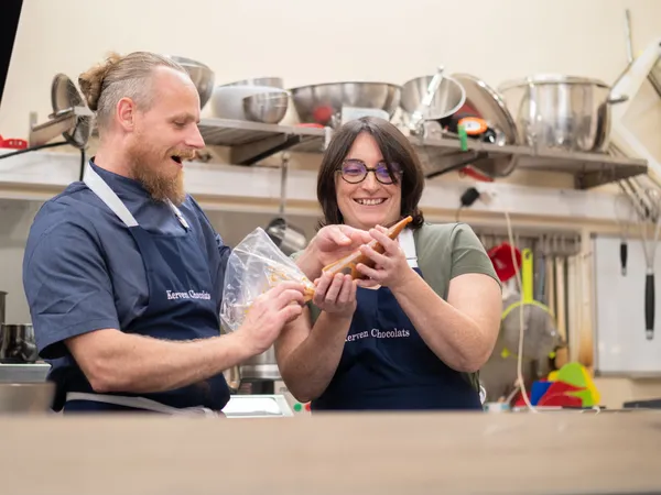 Réalisez vos bonbons au chocolat avec Liza et Thomas-David - Afbeelding nr. 3 - Wecandoo