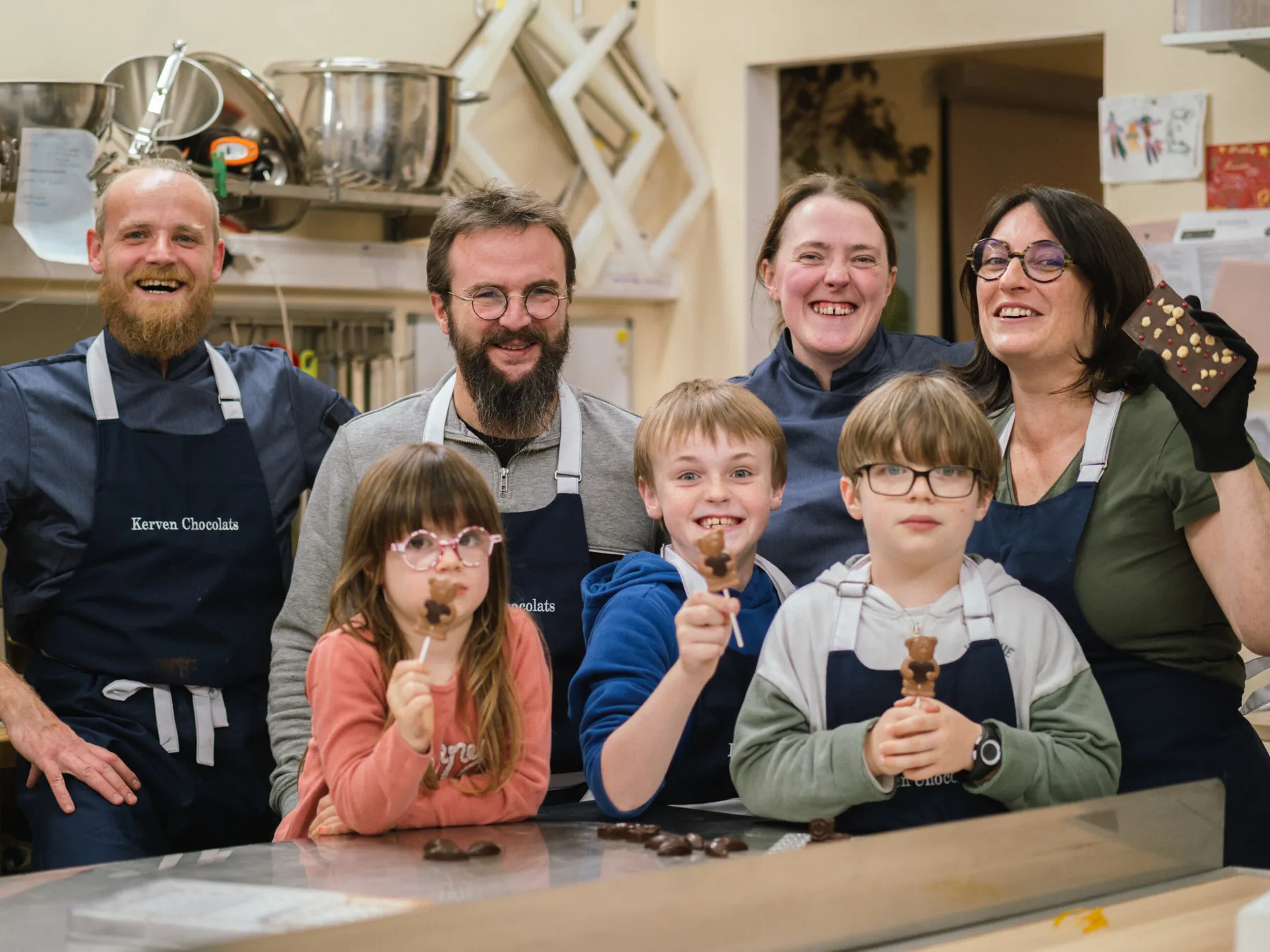 Réalisez vos sucettes en chocolat en famille accompagnés par Liza et Thomas-David - Image n°4 - Wecandoo
