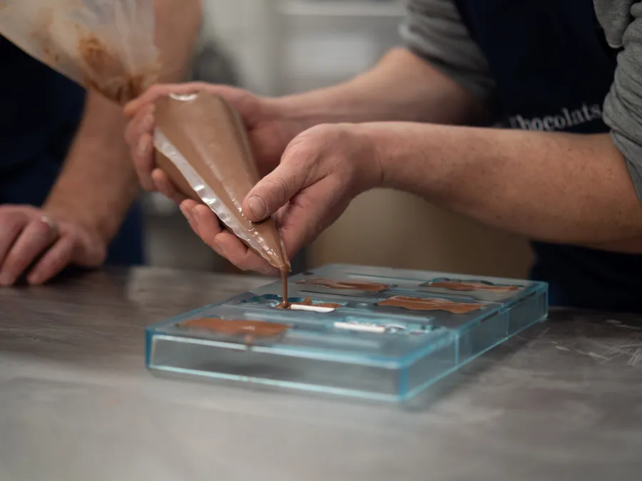 Réalisez vos sucettes en chocolat en famille accompagnés par Liza et Thomas-David - Image n°1 - Wecandoo