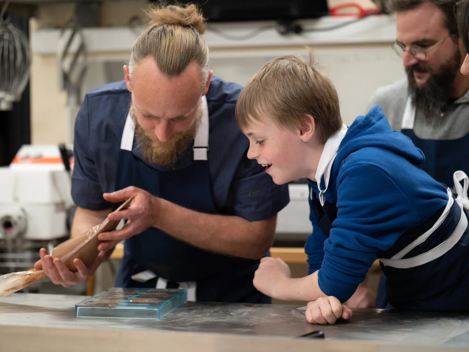 Réalisez vos sucettes en chocolat en famille accompagnés par Liza et Thomas-David - Image n°2 - Wecandoo