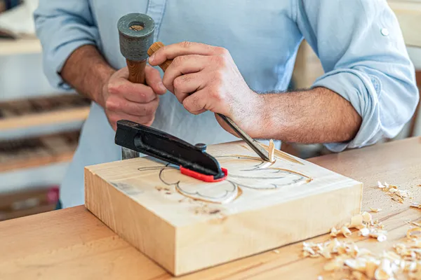 Sculptez votre bas-relief en bois sur une journée avec Aurélien - Image n°3 - Wecandoo