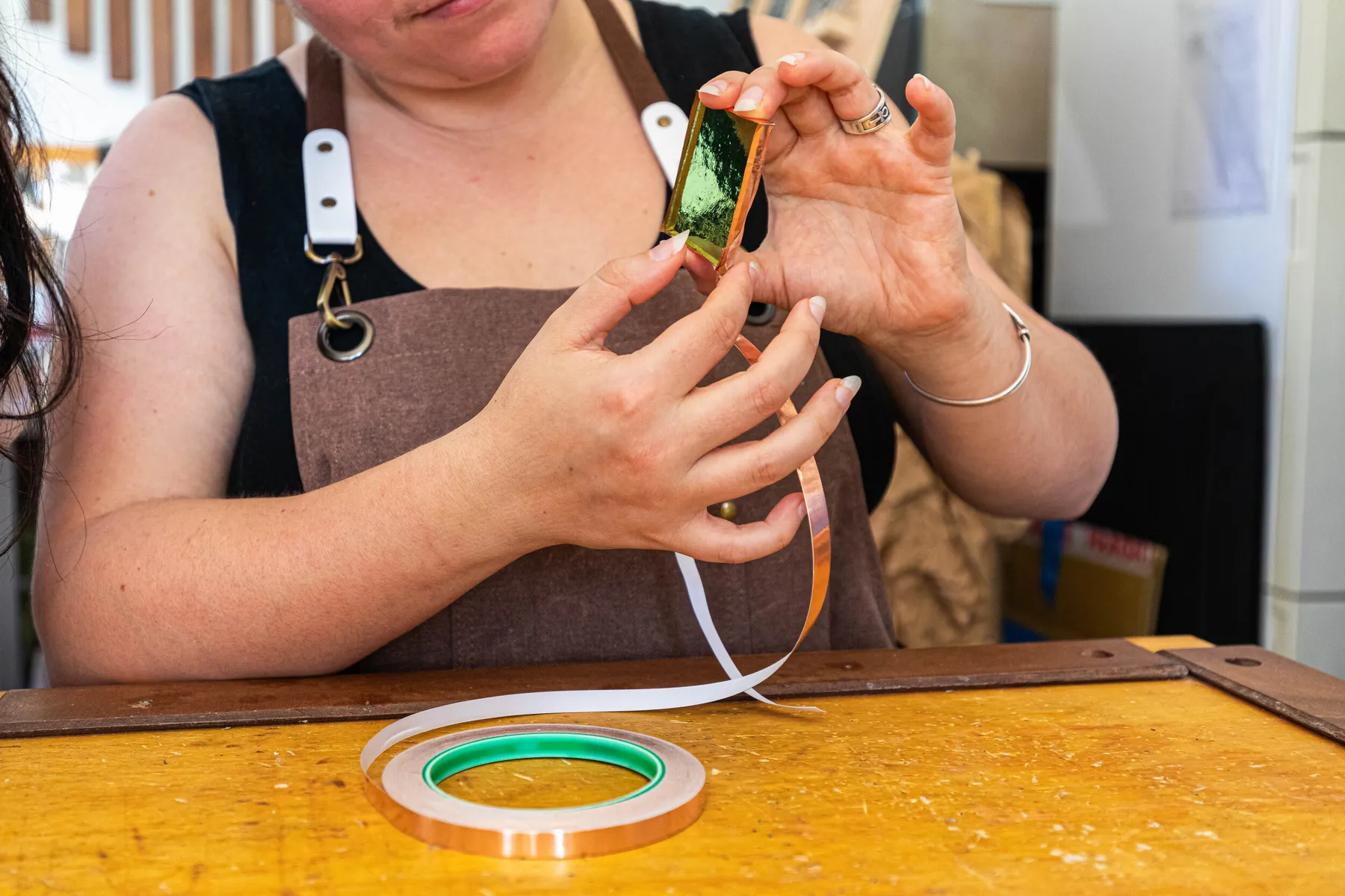 Fabriquez votre vitrail avec la technique Tiffany avec Sylvia - Image n°3 - Wecandoo