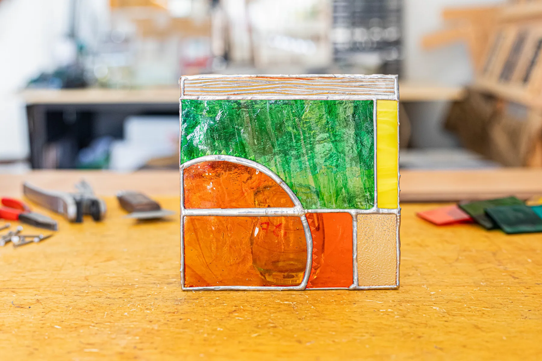 Fabriquez votre vitrail avec la technique Tiffany avec Sylvia - Image n°4 - Wecandoo