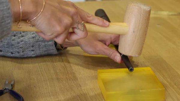 Fabriquez votre bague martelée avec Estelle - Image n°2 - Wecandoo