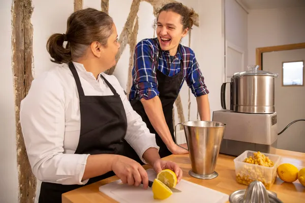 Rassemblez votre équipe dans votre lieu et initiez-les à la lacto-fermentation avec Gabrielle - Image n°3 - Wecandoo