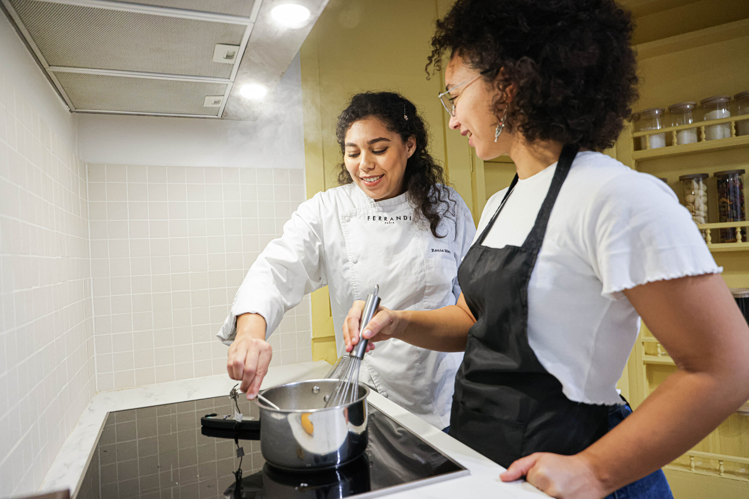 Wecandoo - Réunissez votre équipe et cuisinez ensemble votre repas de chef avec Mounia - Image n°3