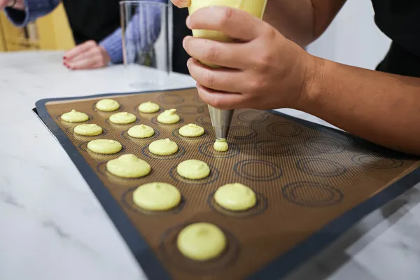 Réunissez votre équipe et cuisinez ensemble votre repas de chef avec Mounia - Afbeelding nr. 4 - Wecandoo