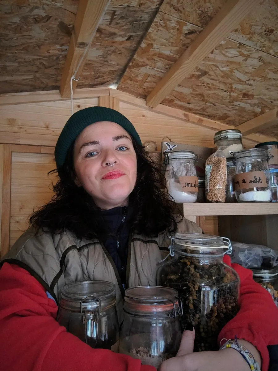 Initiez-vous à la teinture végétale avec Charlie teinturière végétale engagée - Afbeelding nr. 1 - Wecandoo