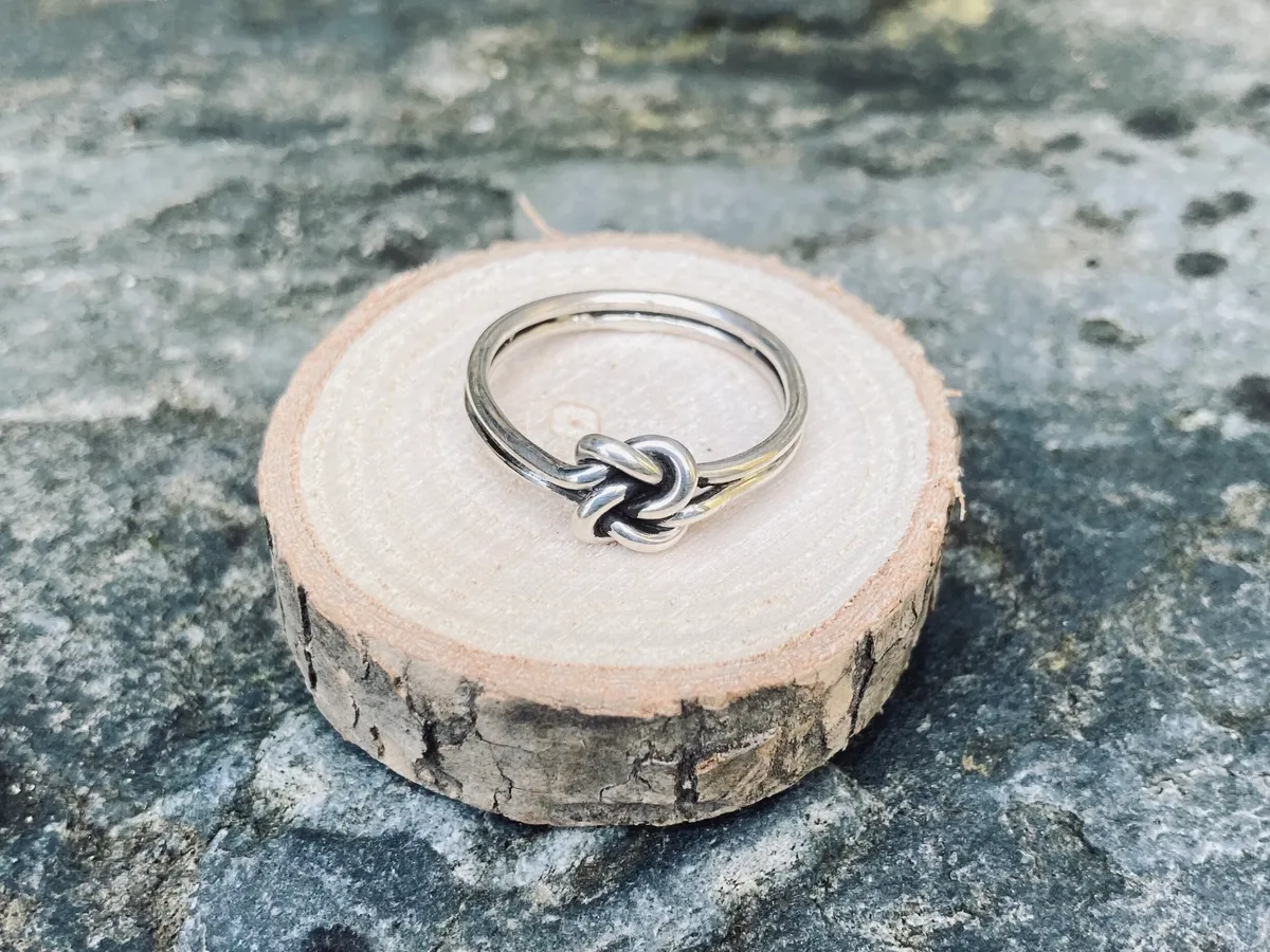 Réalisez votre bague en argent avec Michel