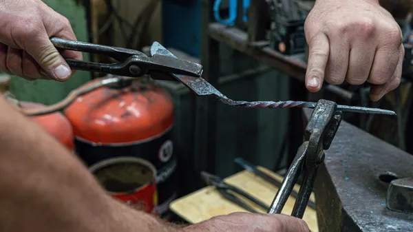 Forgez votre couteau brut de forge sur une journée avec Loïck - Image n°4 - Wecandoo