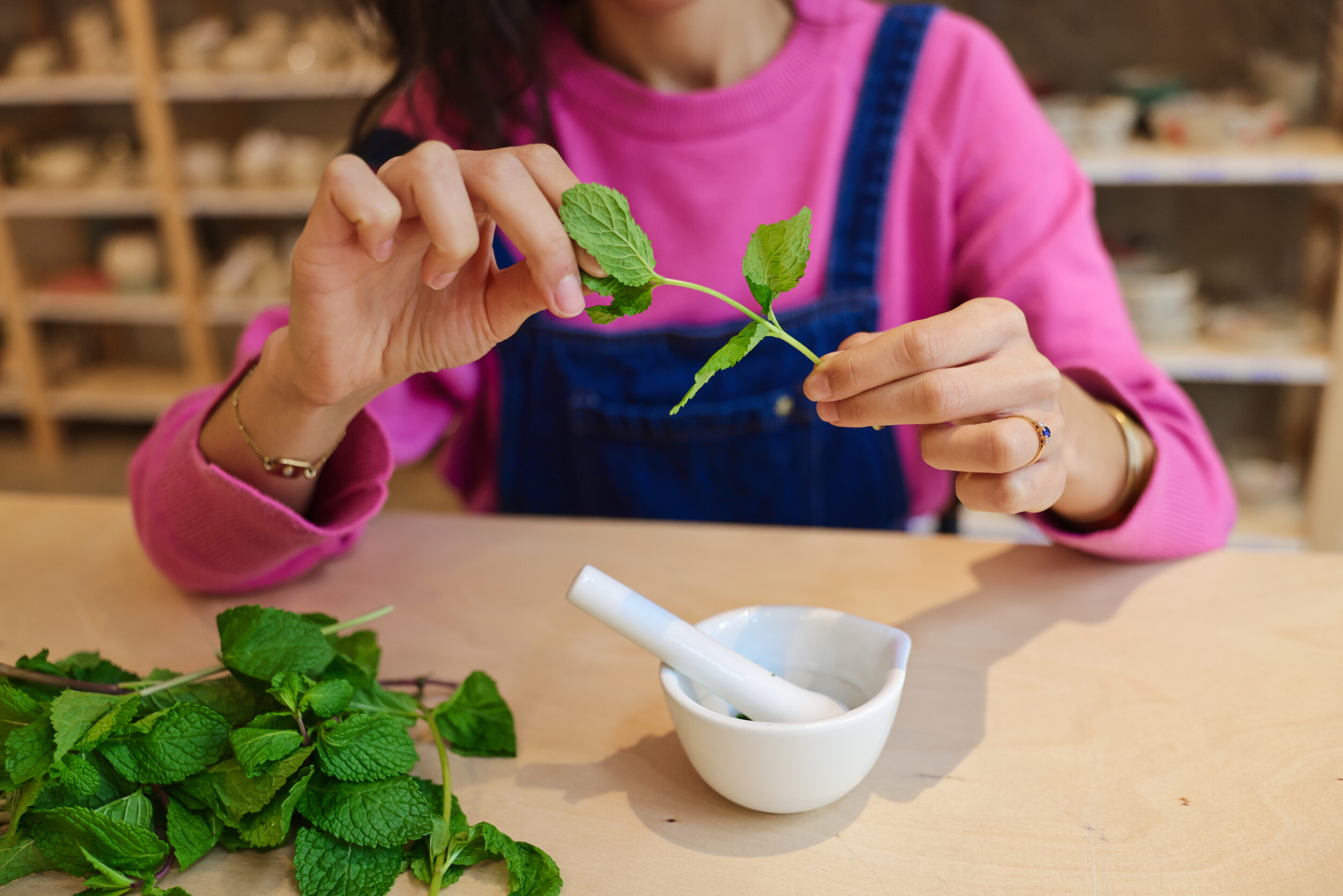 Wecandoo - Découvrez les bienfaits des plantes médicinales dans le Viaduc des Arts avec Manon - Image n°2