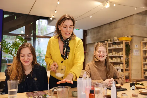 Réalisez vos deux essentiels de soins solides dans le Viaduc des Arts avec Manon - Image n°3 - Wecandoo