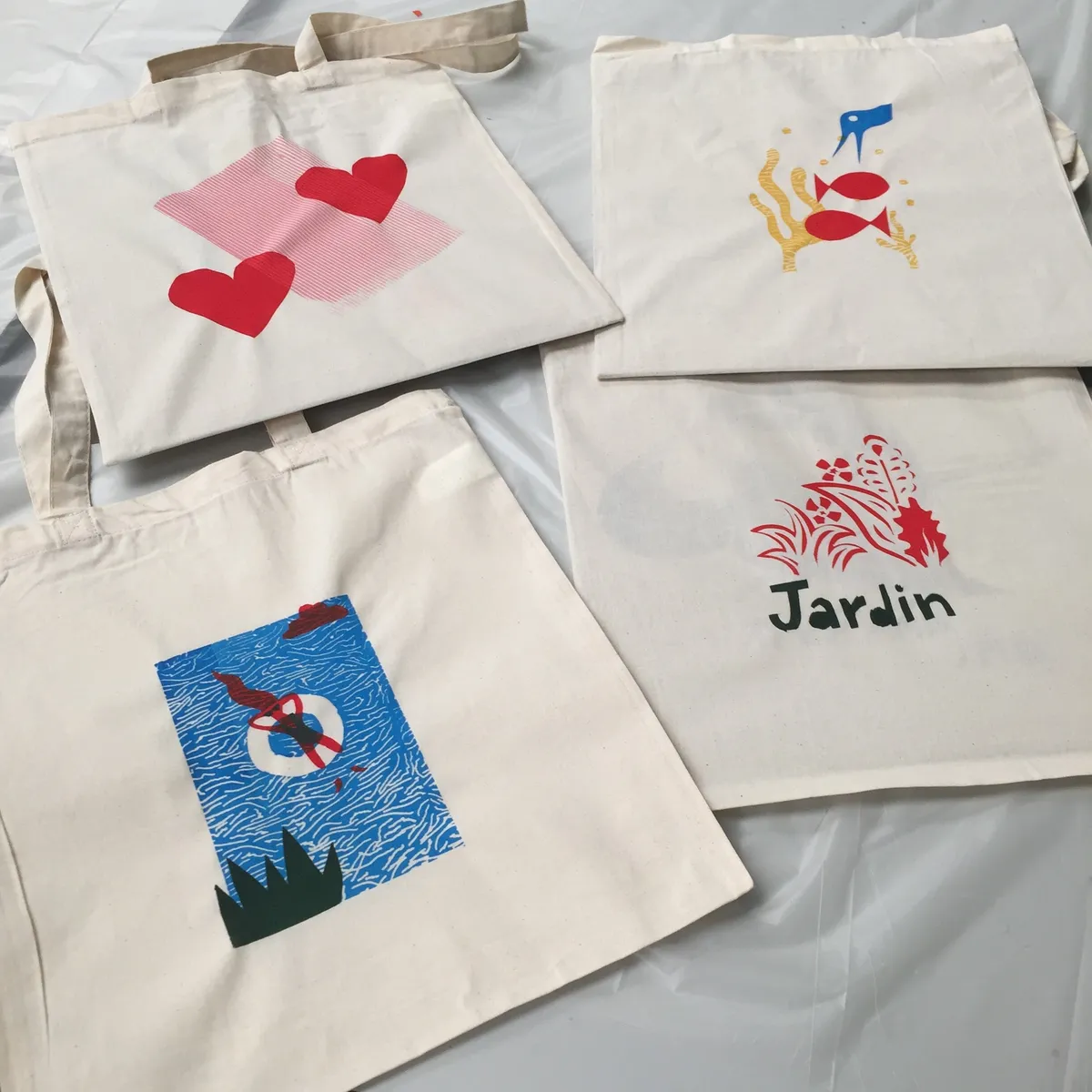 Sérigraphiez vos tote bags avec pochoirs en groupe