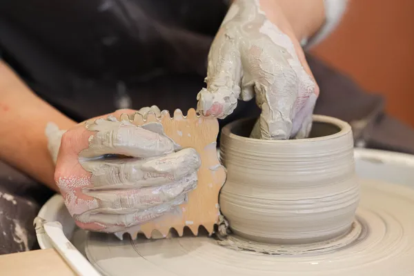 Créez votre pièce en céramique de A à Z avec Sonia - 4J - Image n°4 - Wecandoo