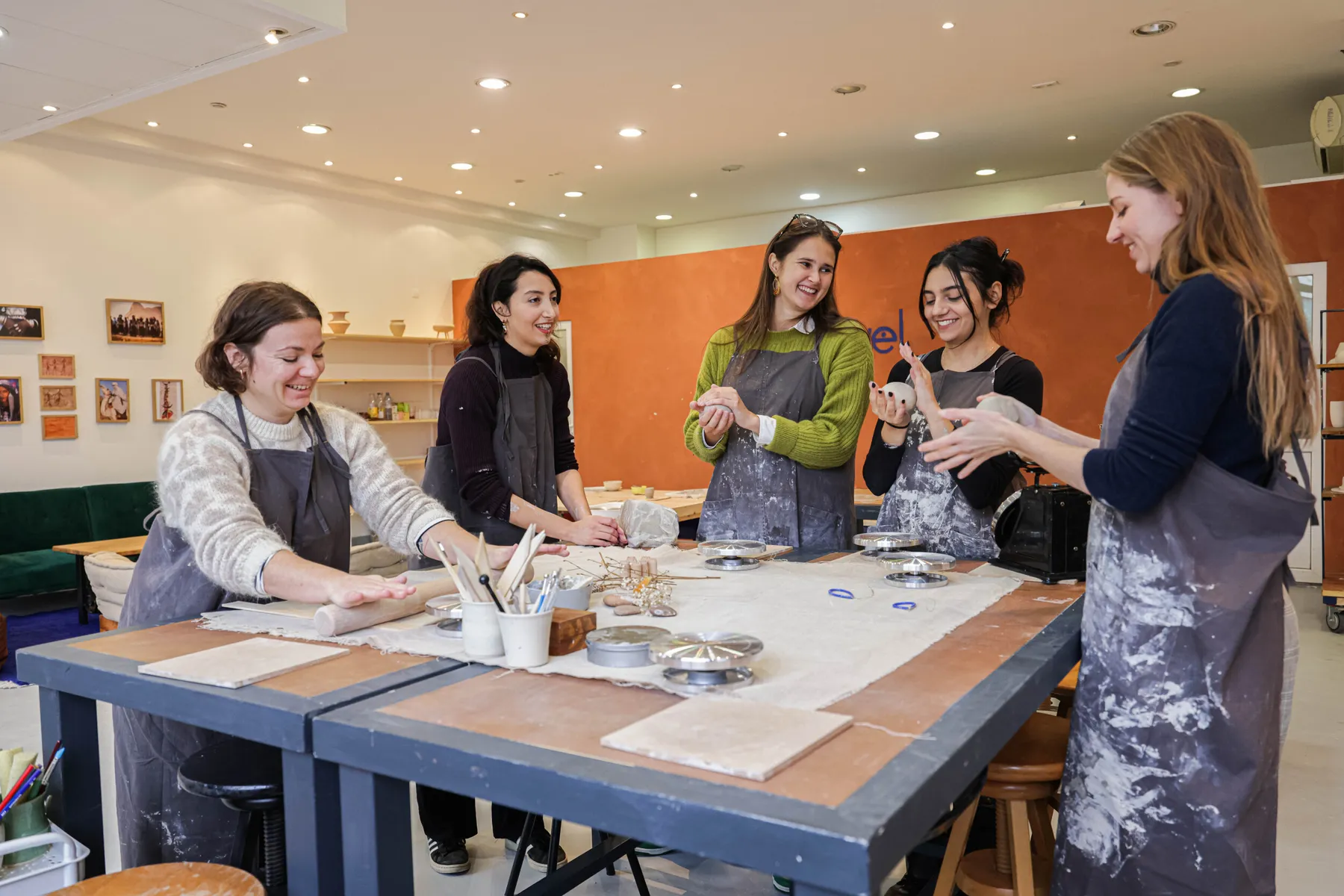 Créez votre pièce en céramique de A à Z avec Sonia - 4J - Afbeelding nr. 2 - Wecandoo