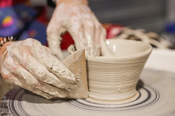 Initiez-vous au tour de potier avec Emmanuelle - Image n°1 - Wecandoo