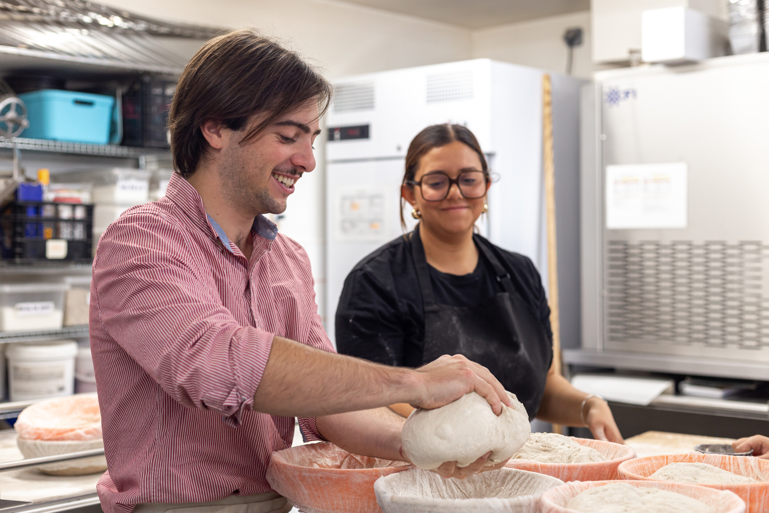 Wecandoo - Fabriquez votre pain au levain et votre baguette tradition avec Clémence et Emilia - Image n°4