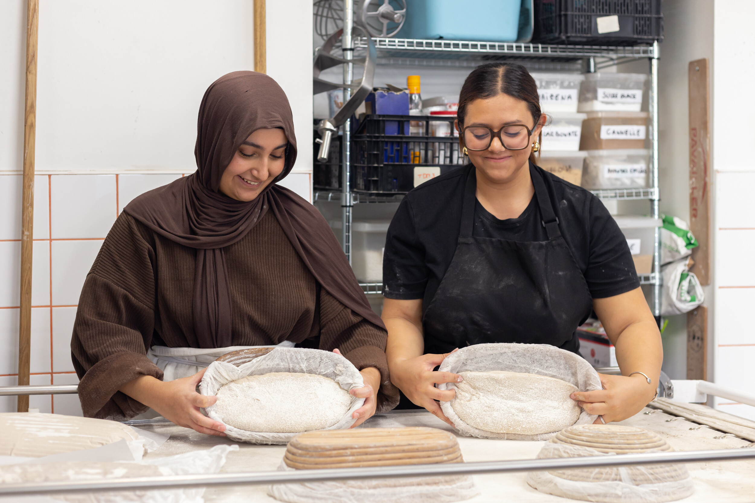 Wecandoo - Fabriquez votre pain au levain et votre baguette tradition avec Clémence et Emilia - Image n°3