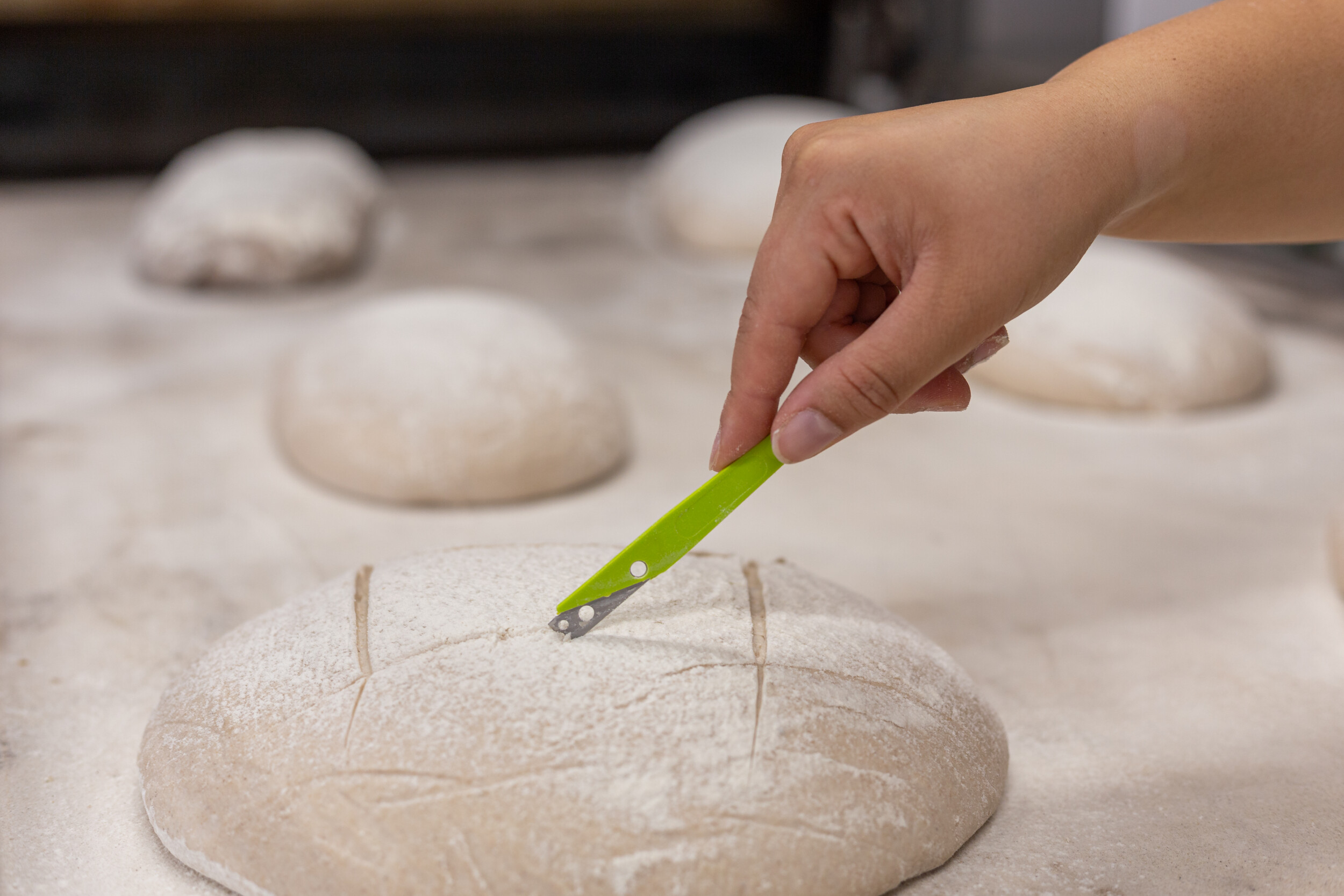 Wecandoo - Fabriquez votre pain au levain et votre baguette tradition avec Clémence et Emilia - Image n°9