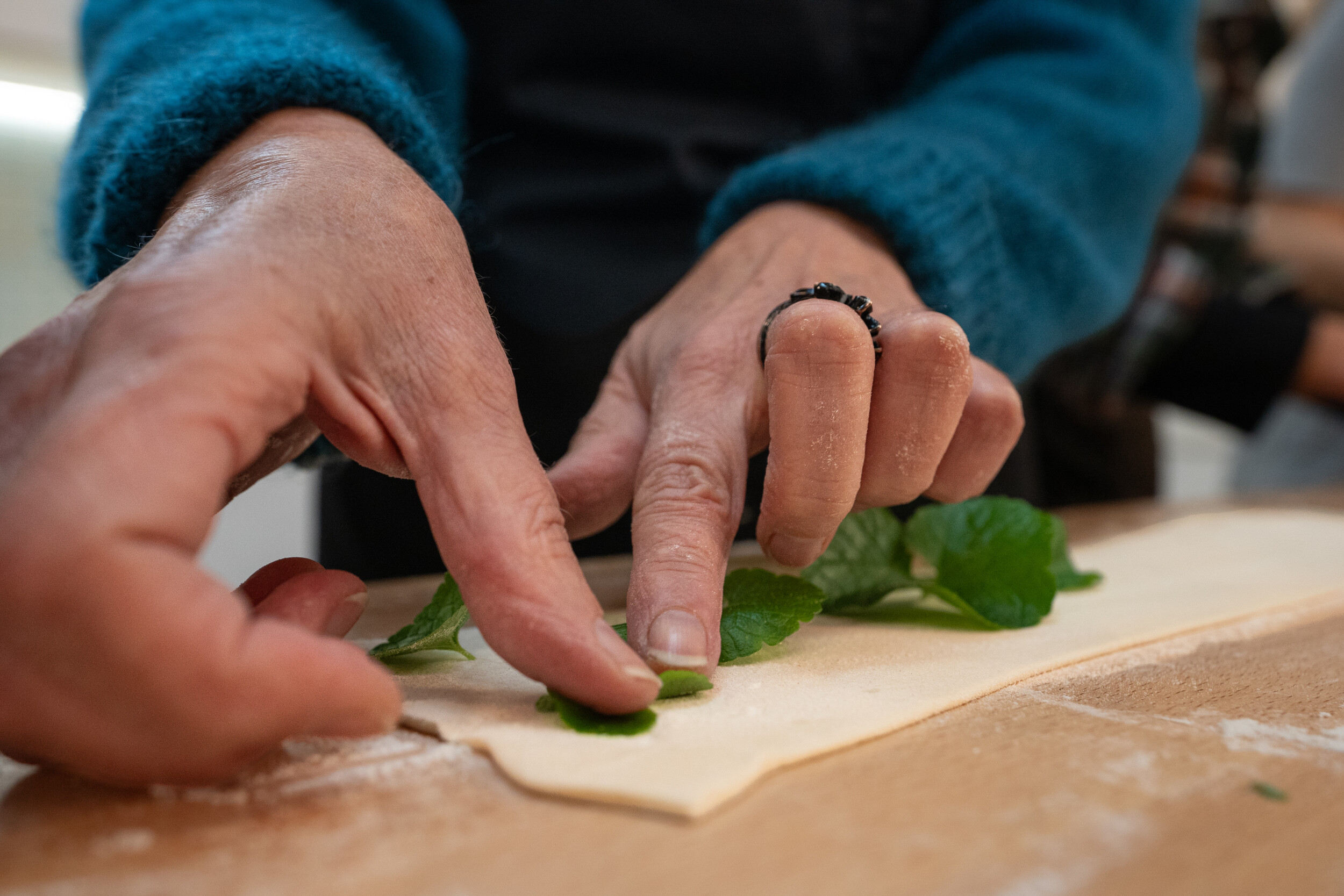 Wecandoo - Réalisez votre menu gastronomique à base de plantes sauvages avec Milena et Anna - Image n°8