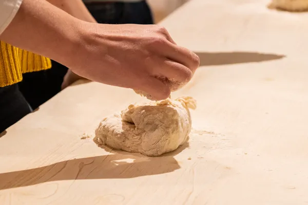 Réalisez votre pain artisanal avec Antoine et son équipe - Image n°2 - Wecandoo