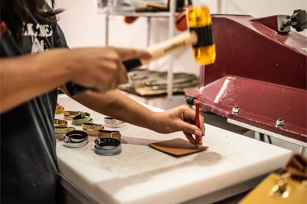 Réalisez une petite maroquinerie au choix avec Naouel - Image n°5 - Wecandoo