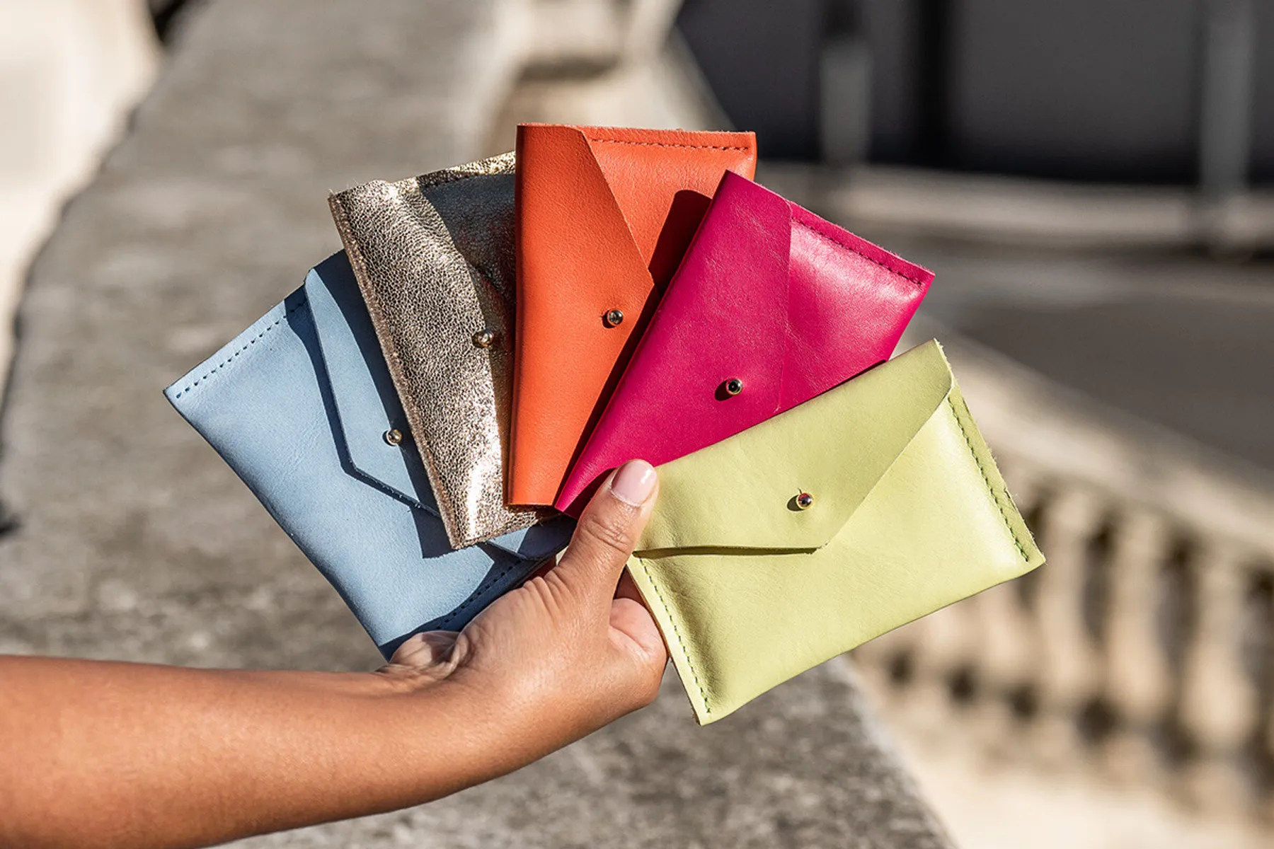 Réalisez une petite maroquinerie au choix avec Naouel - Afbeelding nr. 1 - Wecandoo