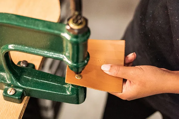 Réalisez une petite maroquinerie au choix avec Naouel - Image n°2 - Wecandoo