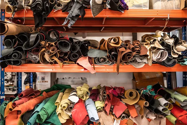 Rassemblez votre équipe dans votre lieu et initiez-les à la maroquinerie avec Naouel - Image n°5 - Wecandoo