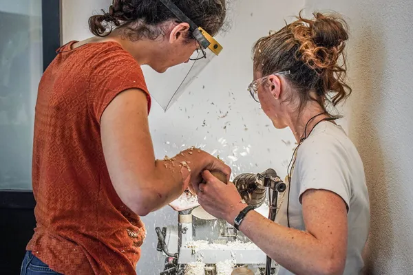 Réalisez vos assiettes au tour à bois avec Lune - Image n°2 - Wecandoo