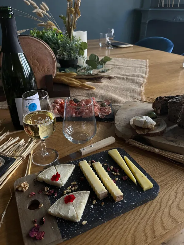 Dégustez des accords fromages et spiritueux avec Antoine et Quentin - Afbeelding nr. 3 - Wecandoo