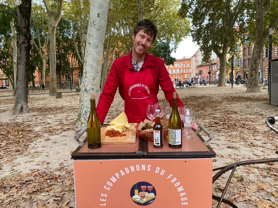 Explorez Toulouse en équipe à travers fromages, vins & patrimoine - Image n°1 - Wecandoo