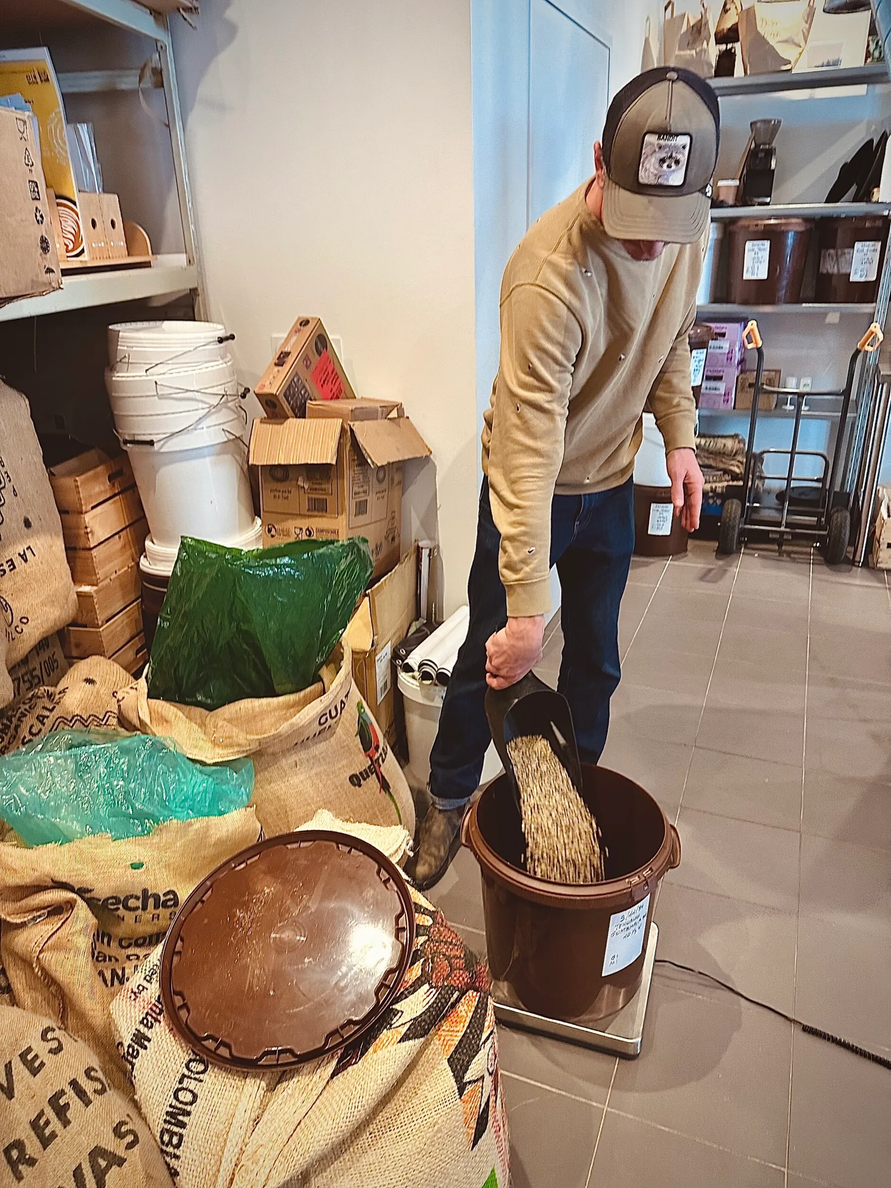 Découvrez la torréfaction de café artisanale avec Florian - Image n°4 - Wecandoo