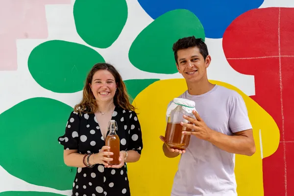 Rassemblez votre équipe et réalisez votre propre kombucha avec Esther et Ghita - Image n°3 - Wecandoo