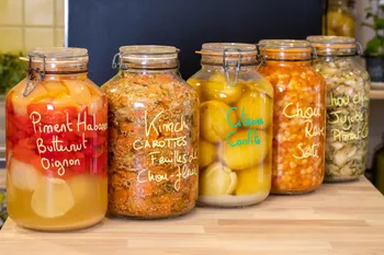 Confectionnez des légumes fermentés en groupe