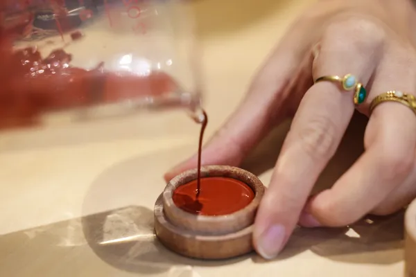 Réunissez votre équipe et réalisez vos rouges à lèvres naturels dans le Viaduc des Arts - Image n°4 - Wecandoo