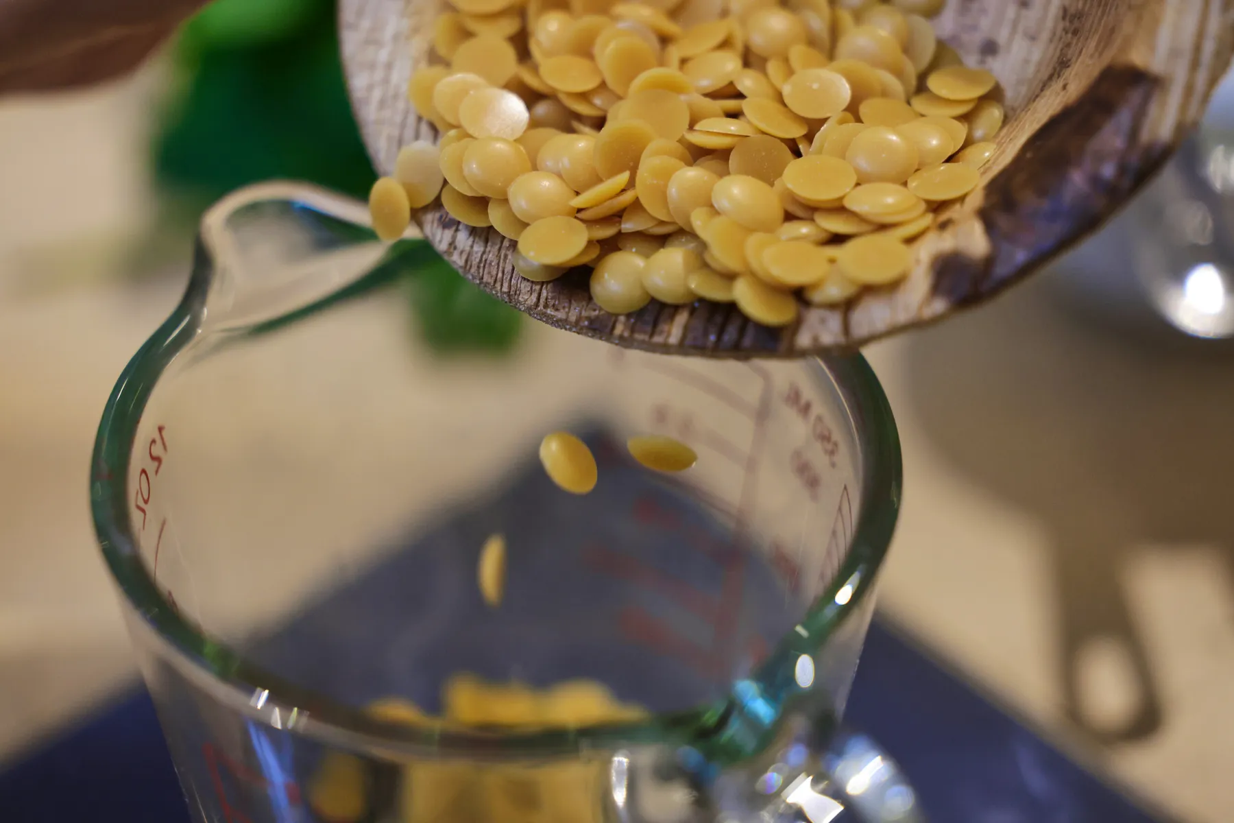 Réunissez votre équipe et réalisez vos rouges à lèvres naturels dans le Viaduc des Arts - Image n°2 - Wecandoo