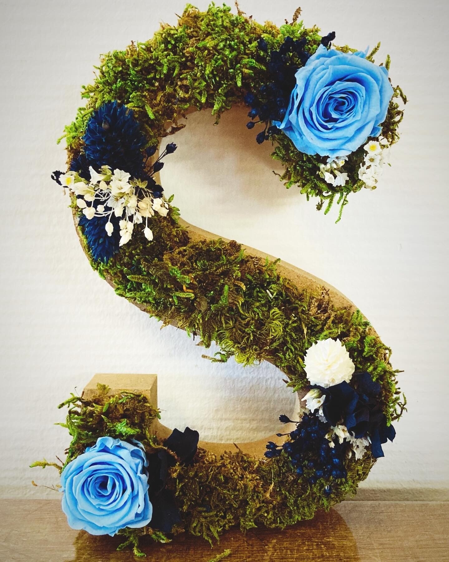 Wecandoo - Inspire your team at your venue and create your own floral initials with Ana - Image n°6