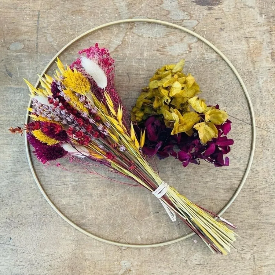 Enchantez votre équipe dans votre lieu et composez une couronne fleurie avec Ana - Image n°1 - Wecandoo