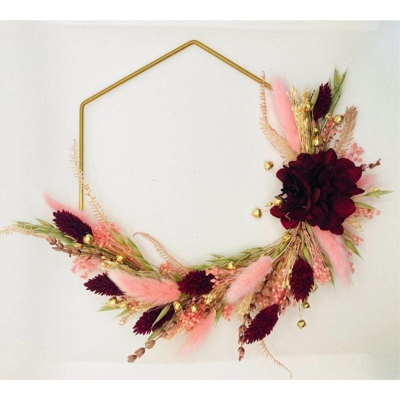 Composez une couronne fleurie en groupe