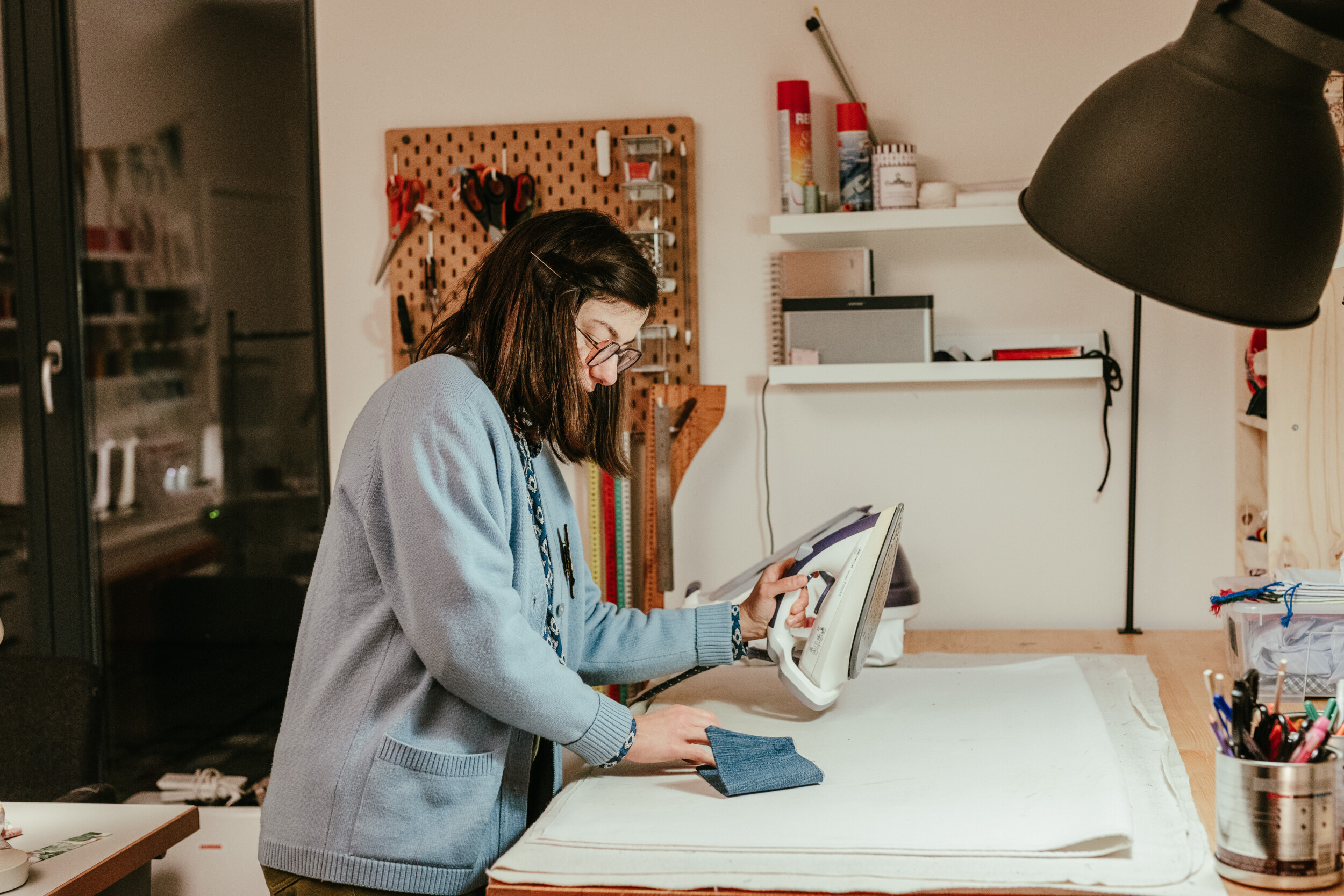 Wecandoo - Cousez votre sac half-moon upcyclé avec Sophie, Mathilde et leur équipe - Image n°2