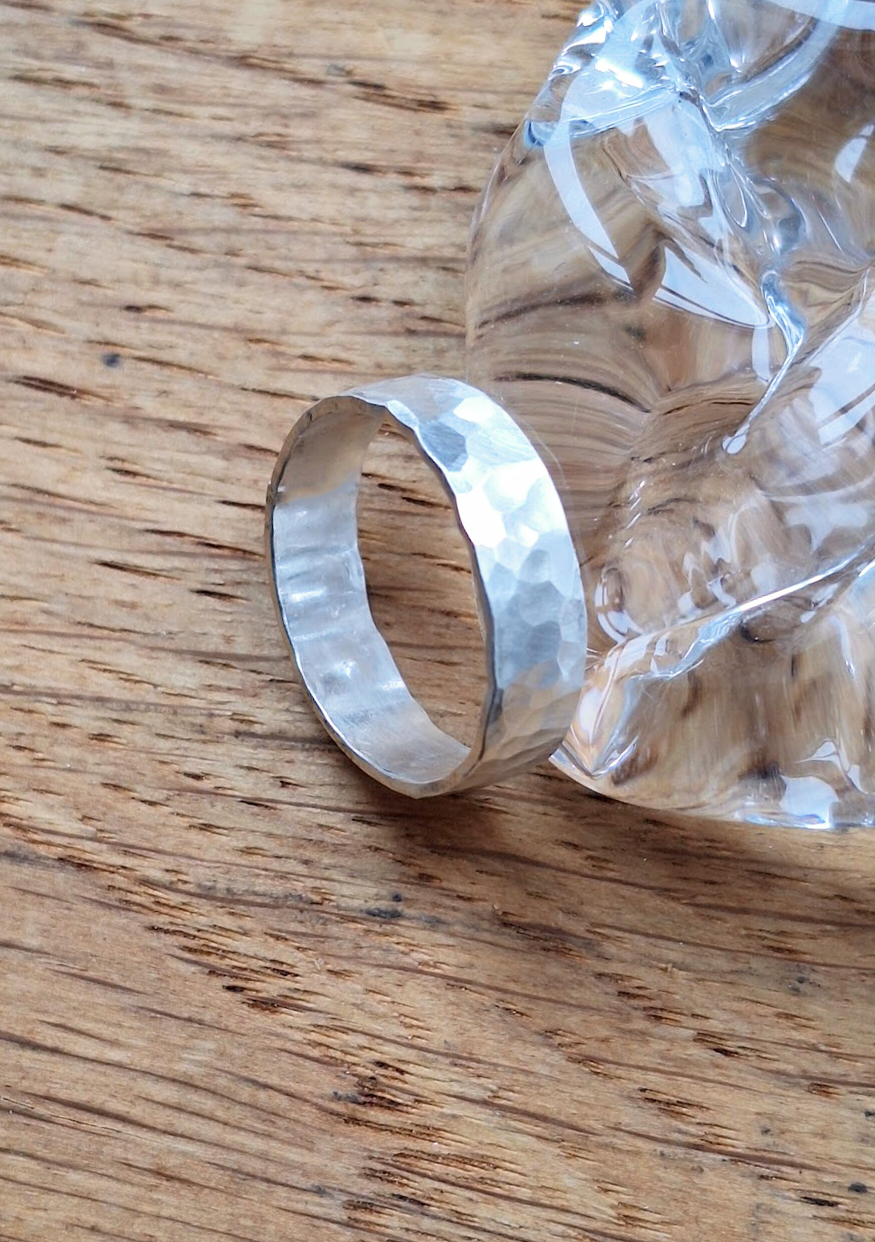 Réalisez votre anneau martelé en argent de réemploi à Nantes