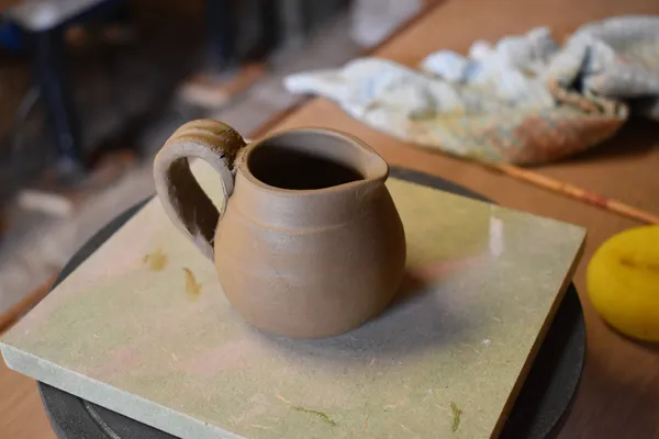 Initiez-vous au modelage et au décor aux engobes avec Célia - Image n°3 - Wecandoo