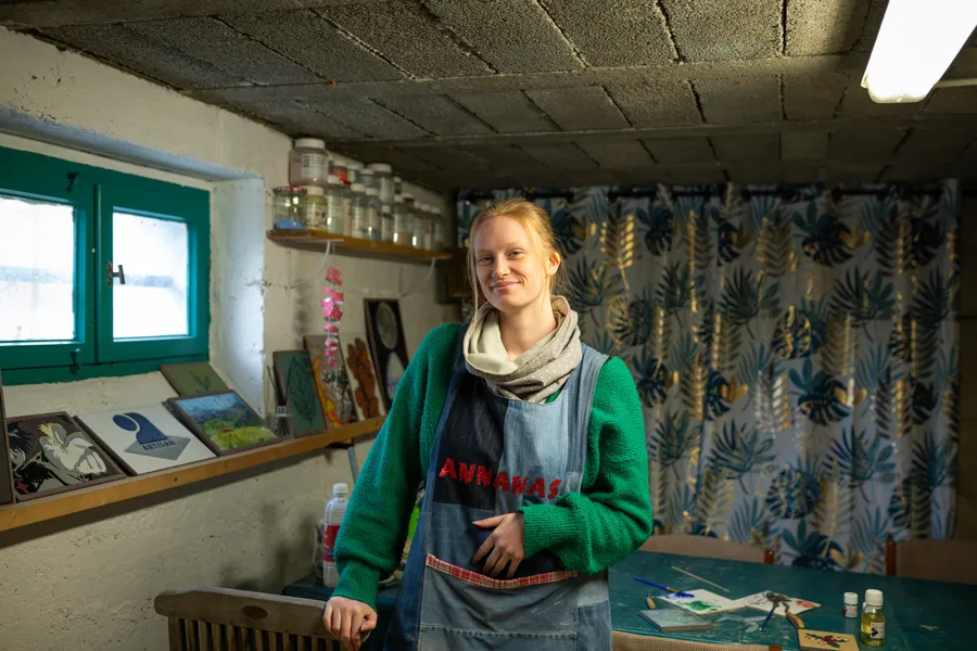 Anna : Émailleuse sur Lave à Erstein