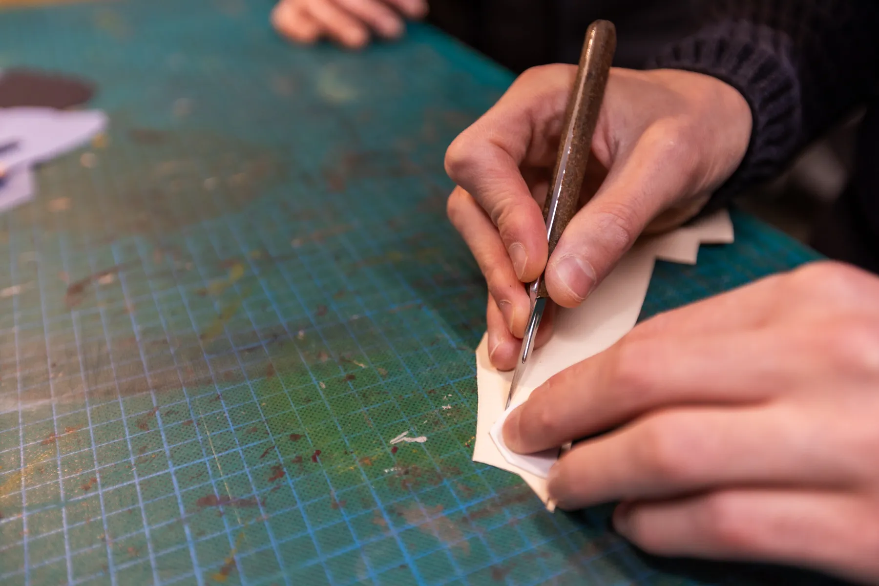 Captivez votre équipe et découvrez la maroquinerie traditionnelle avec Audrey - Image n°2 - Wecandoo