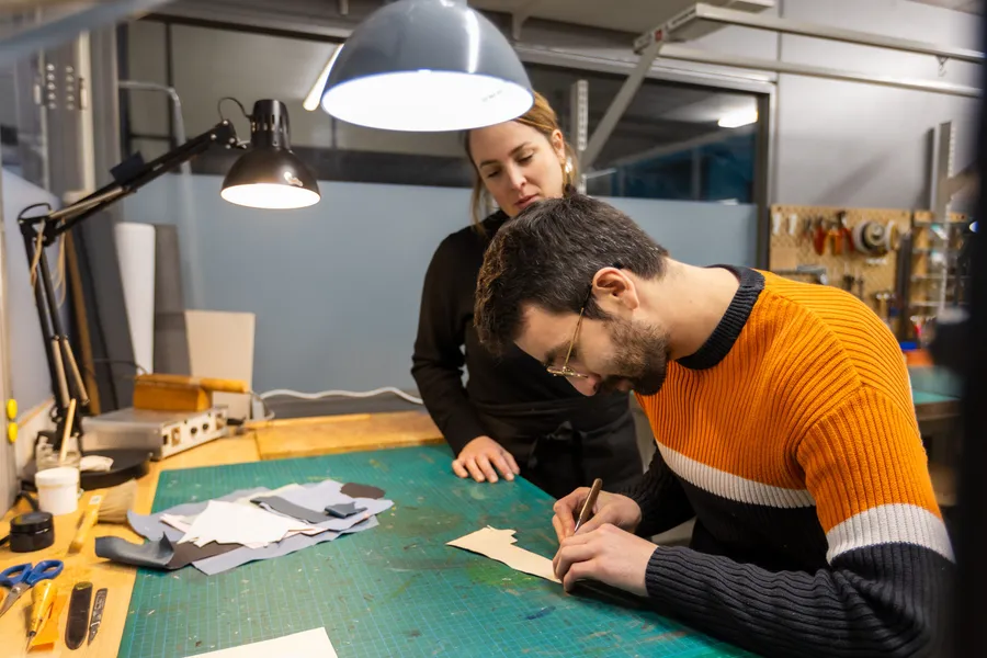 Captivez votre équipe et découvrez la maroquinerie traditionnelle avec Audrey - Afbeelding nr. 1 - Wecandoo