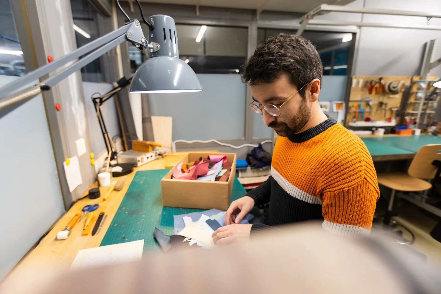 Captivez votre équipe et découvrez la maroquinerie traditionnelle avec Audrey - Image n°4 - Wecandoo