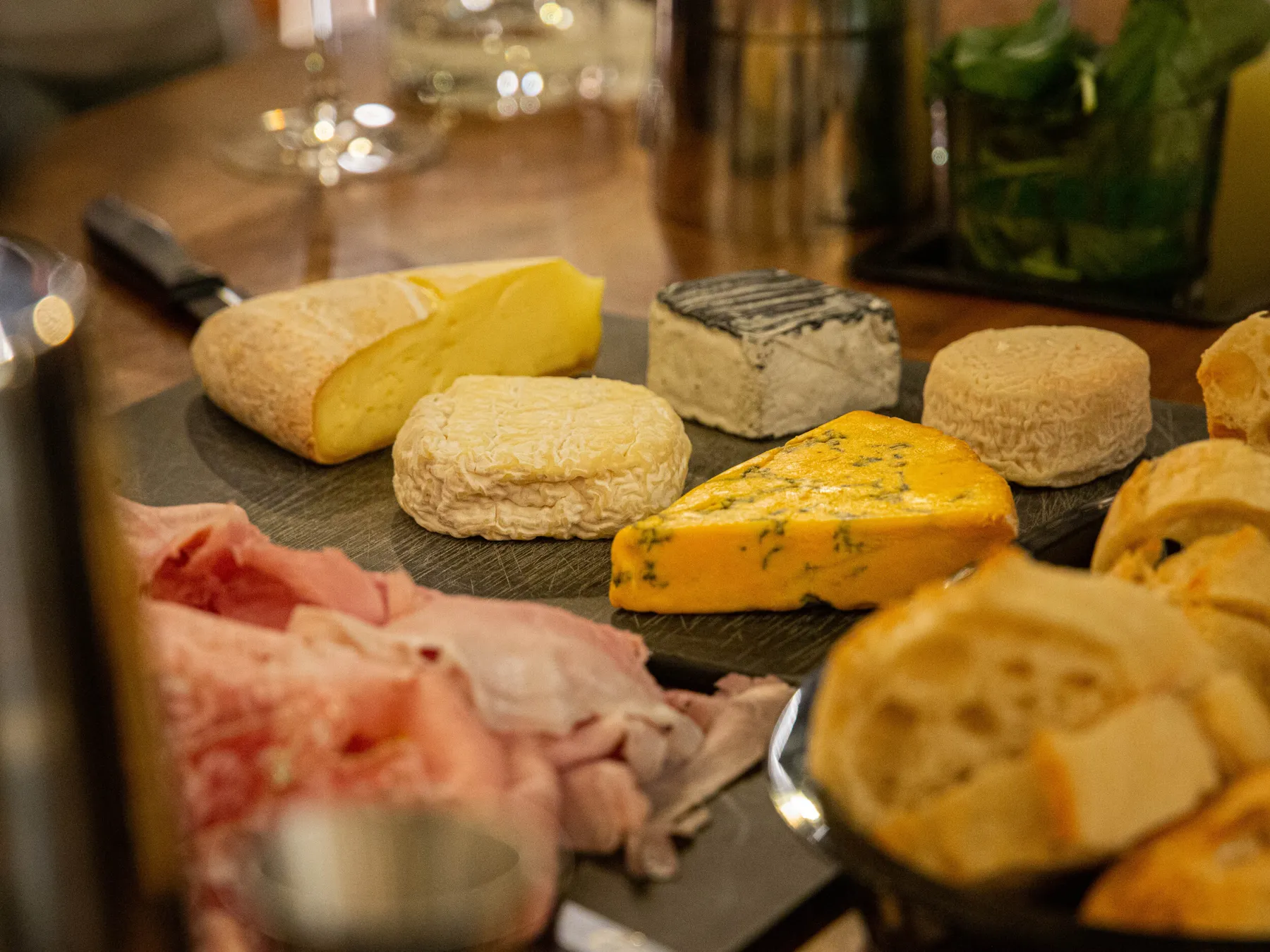 Découvrez le monde du bar et réalisez 3 cocktails avec Gaëtan - Image n°2 - Wecandoo